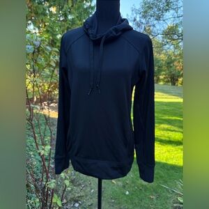 HYLETE: hoodie 
medium long sleeve s 
Side pockets 
designed in California